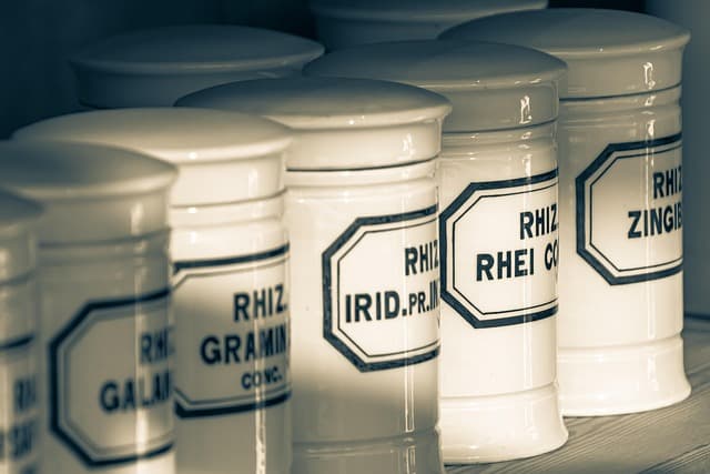 คลินิกเล็กก็ปังได้! ทำไมระบบเตือนยาใกล้หมดถึงสำคัญกว่าที่คิด